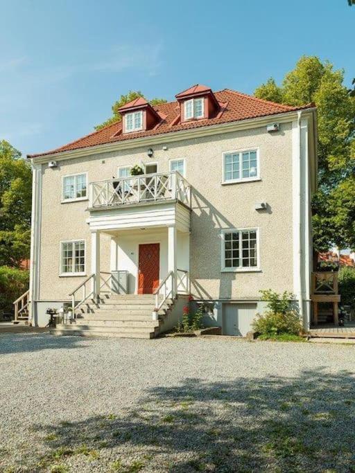 Beautiful And Modern Accommodation Near Stockholm City ภายนอก รูปภาพ